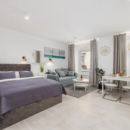 Srnec Apartments - Korzo Rijeka Extérieur photo